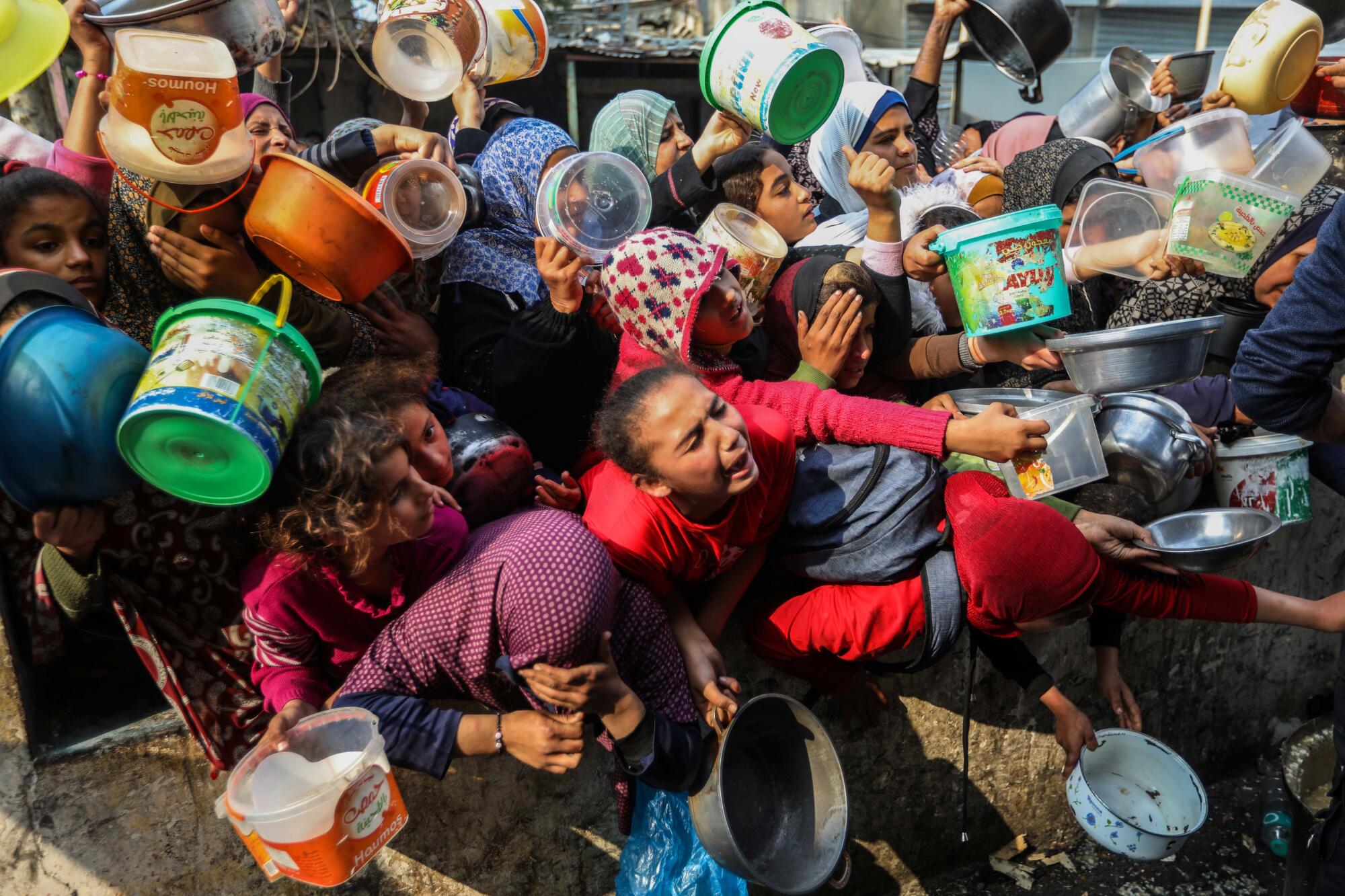 Food distribution and hunger crisis in Gaza