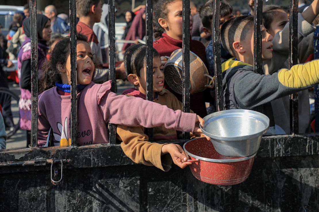 Palestinian children affected by humanitarian crisis